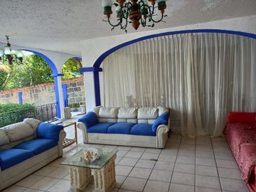 QUINTA RESIDENCIAL TEQUES  con acceso al lago