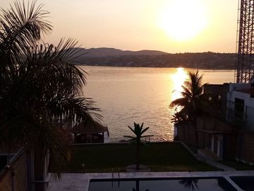 QUINTA RESIDENCIAL TEQUES  con acceso al lago