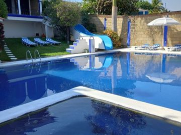 QUINTA RESIDENCIAL TEQUES  con acceso al lago