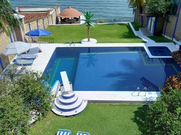 QUINTA RESIDENCIAL TEQUES  con acceso al lago