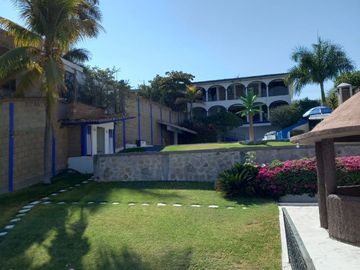 QUINTA RESIDENCIAL TEQUES  con acceso al lago