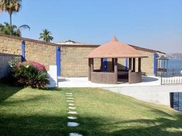 QUINTA RESIDENCIAL TEQUES  con acceso al lago
