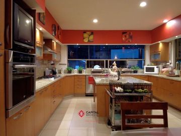 Casa de Lujo con Alberca en Venta en Colinas de San Javier Villa Universitaria