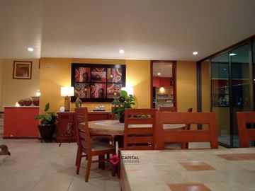 Casa de Lujo con Alberca en Venta en Colinas de San Javier Villa Universitaria