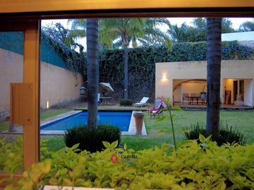 Casa de Lujo con Alberca en Venta en Colinas de San Javier Villa Universitaria