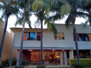 Casa de Lujo con Alberca en Venta en Colinas de San Javier Villa Universitaria