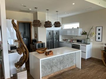 LUJOSO APARTAMENTO EN PLAYA ESCONDIDA - 6300DA