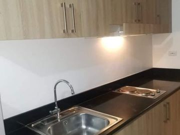 SHORE08XXB: For Sale Fully Furnished 1BR Unit with Balcony and Parking at Shore Residences, Pasay