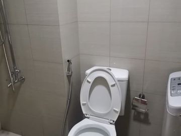 SHORE08XXB: For Sale Fully Furnished 1BR Unit with Balcony and Parking at Shore Residences, Pasay