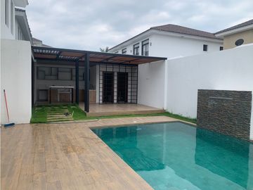 VENDO HERMOSA CASA EN MOCOLI