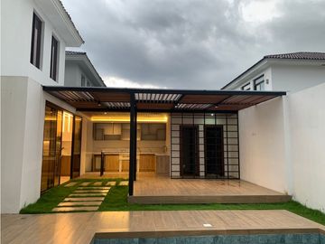 VENDO HERMOSA CASA EN MOCOLI