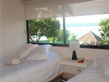 CASA EN VENTA CON VISTA AL LAGO 