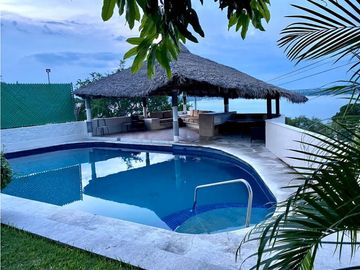 CASA EN VENTA CON VISTA AL LAGO 