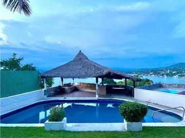 CASA EN VENTA CON VISTA AL LAGO 