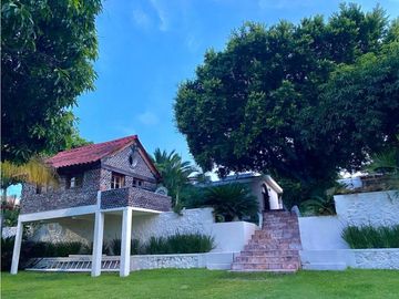 CASA EN VENTA CON VISTA AL LAGO 