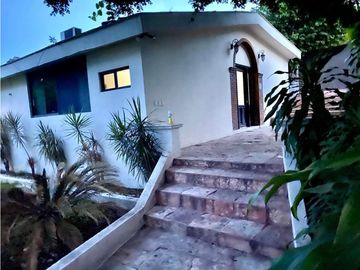CASA EN VENTA CON VISTA AL LAGO 