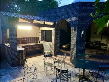 CASA EN VENTA CON VISTA AL LAGO 