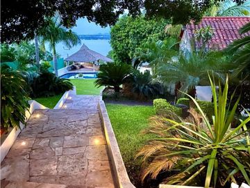 CASA EN VENTA CON VISTA AL LAGO 