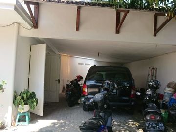 Rumah 2 lantai lahan luas dekat kampus Universitas Brawijaya dijual di sukarno hatta Malang
