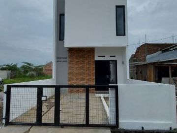 Rumah Asri 2 Lantai di Cisaranten Dekat Polsek Arcamanik