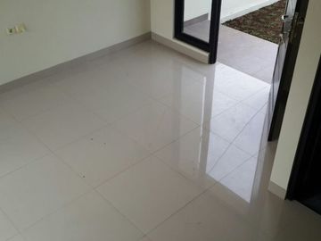 Rumah Asri 2 Lantai di Cisaranten Dekat Polsek Arcamanik