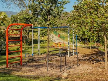 ST VENTA DE CASA DE LUJO EN ALAMOSUR SANTIAGO