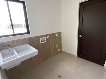 ST VENTA DE CASA DE LUJO EN ALAMOSUR SANTIAGO