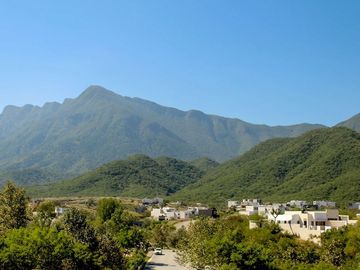 ST VENTA DE CASA DE LUJO EN ALAMOSUR SANTIAGO