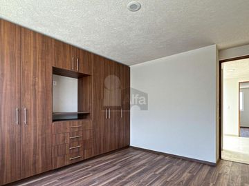Residencia nueva a una cuadra de Av. Tecnológico en Metepec
