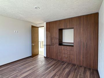 Residencia nueva a una cuadra de Av. Tecnológico en Metepec