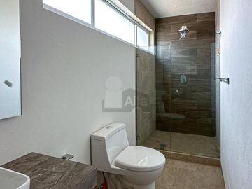 Residencia nueva a una cuadra de Av. Tecnológico en Metepec