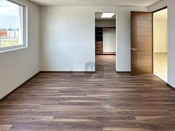 Residencia nueva a una cuadra de Av. Tecnológico en Metepec