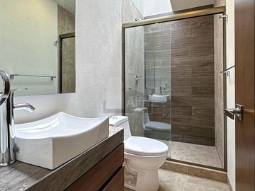 Residencia nueva a una cuadra de Av. Tecnológico en Metepec