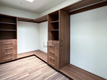 Residencia nueva a una cuadra de Av. Tecnológico en Metepec