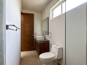 Residencia nueva a una cuadra de Av. Tecnológico en Metepec
