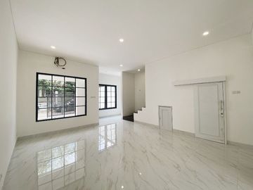 Rumah Cantik Brand New 2 Lantai di Jl. Kesehatan Bintaro Jaksel 6133