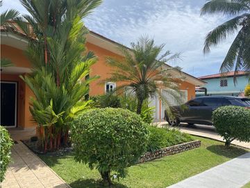 Casa en Venta- San Marino Ocean Front