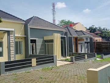 Rumah selangkah ke keramaian lokasi belakang pasar Ace Mijen Semarang Barat