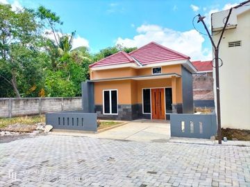 Rumah selangkah ke keramaian lokasi belakang pasar Ace Mijen Semarang Barat