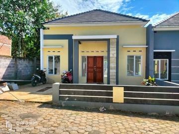 Rumah selangkah ke keramaian lokasi belakang pasar Ace Mijen Semarang Barat