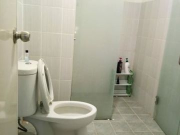 Apt. Puncak Dharmahusada Hadap City+Pool Semi Furnish