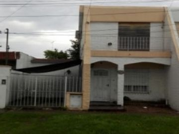 Castelar Norte  Amplio duplex   Apto credito