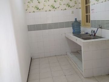 Rumah terawat, 2 lantai murah di Vila Valencia ( grup pakuwon ) *TN