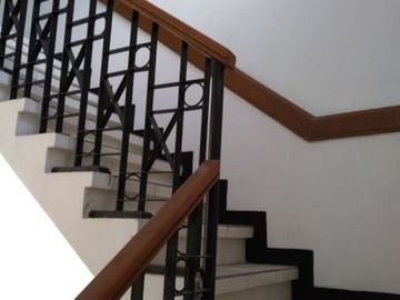 Rumah terawat, 2 lantai murah di Vila Valencia ( grup pakuwon ) *TN