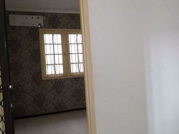 Rumah terawat, 2 lantai murah di Vila Valencia ( grup pakuwon ) *TN