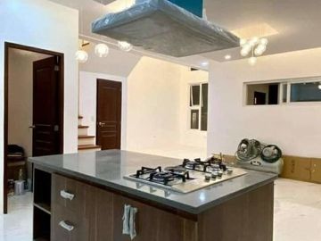 5 Bedrooms HOUSE and LOT FOR SALE in Greenwoods Executive Village, Pasig City