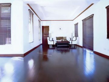 349sqm House with 1,172sqm Lot in Portofino Heights Alabang