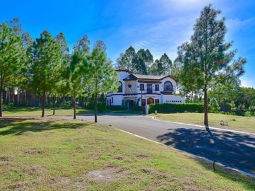 349sqm House with 1,172sqm Lot in Portofino Heights Alabang