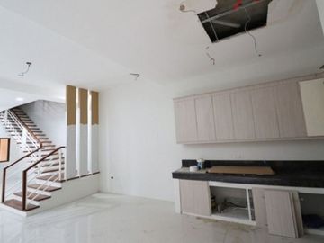 4 BR House in Teachers Villg for sale at 21.8M PH2041