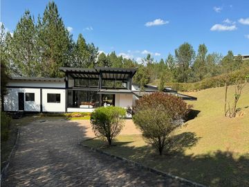 HERMOSA CASA FINCA EL RETIRO EN UNIDAD CERRADA EXCELENTE UBICACION